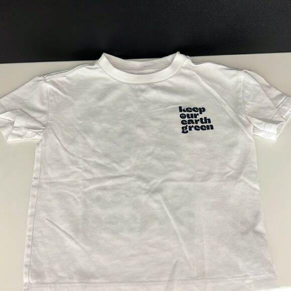 Toddler Gap Bundle of 3 t-shirts and 1 denim shorts - Picture 8 of 13